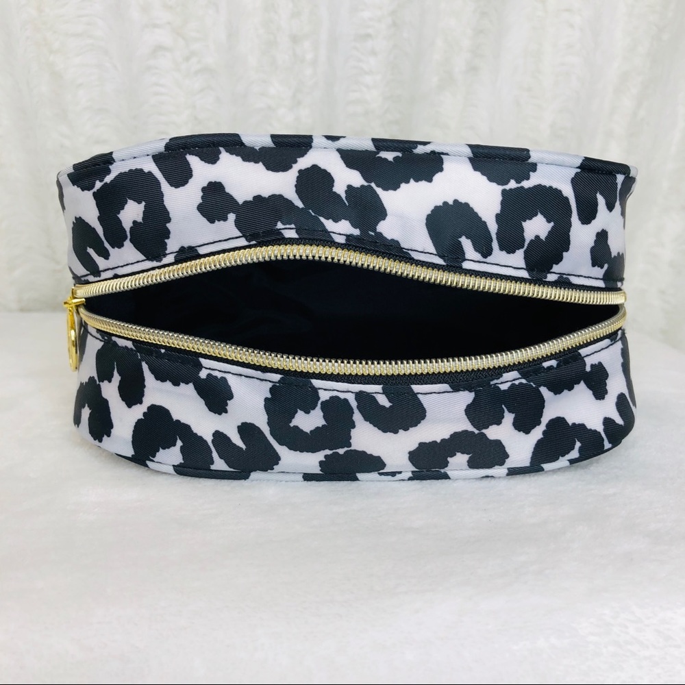 FREE! w/$25 Purchase!HP🏆Snow Leopard Cosmetic Bag - Picture 3 of 3